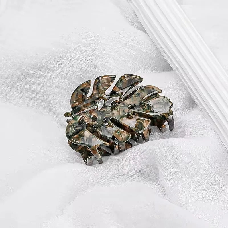 mrs. monstera claw clip