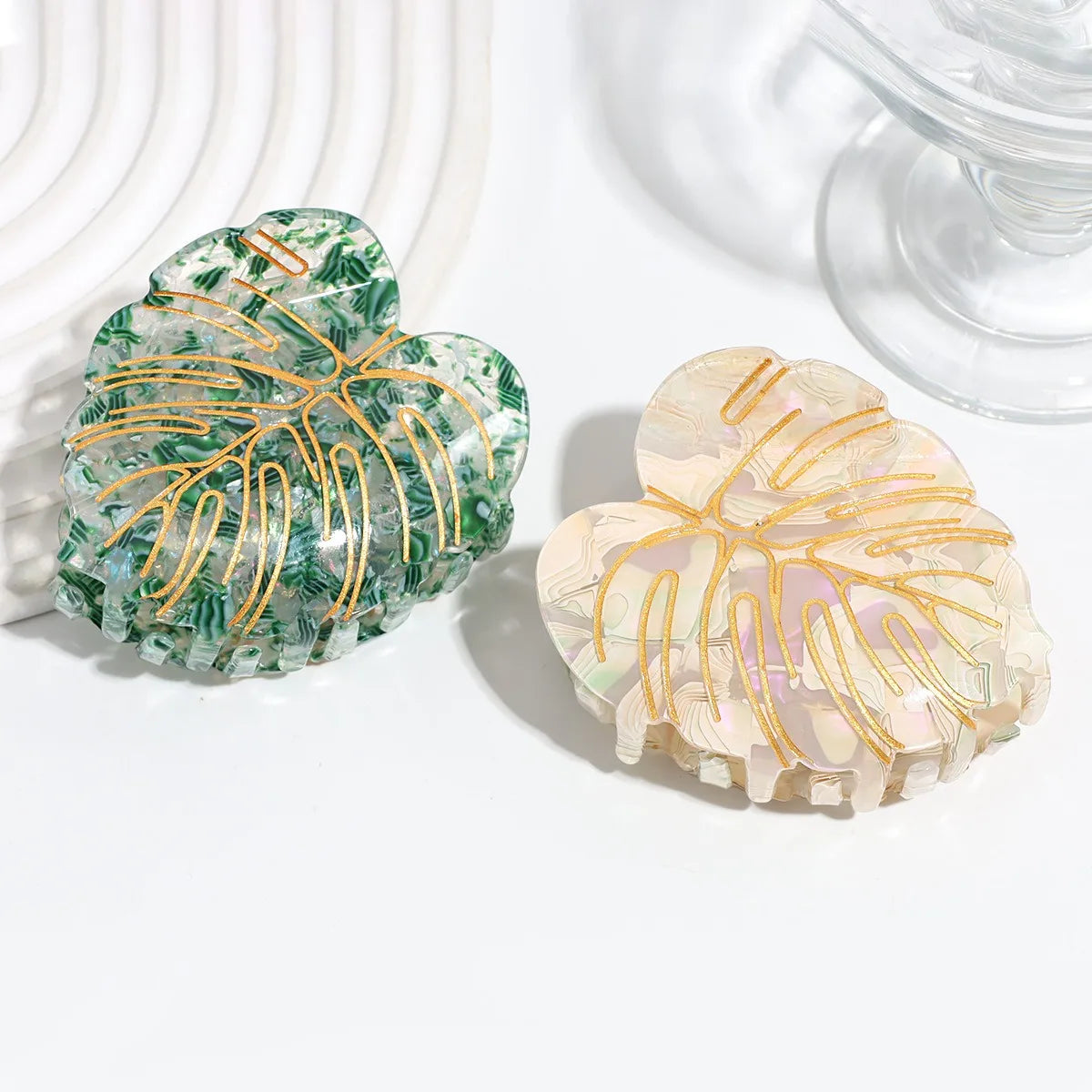 mrs. monstera claw clip
